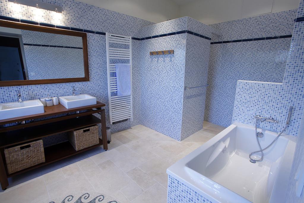 Domaine De Lamassas Bed and Breakfast Hautefage-la-Tour Δωμάτιο φωτογραφία