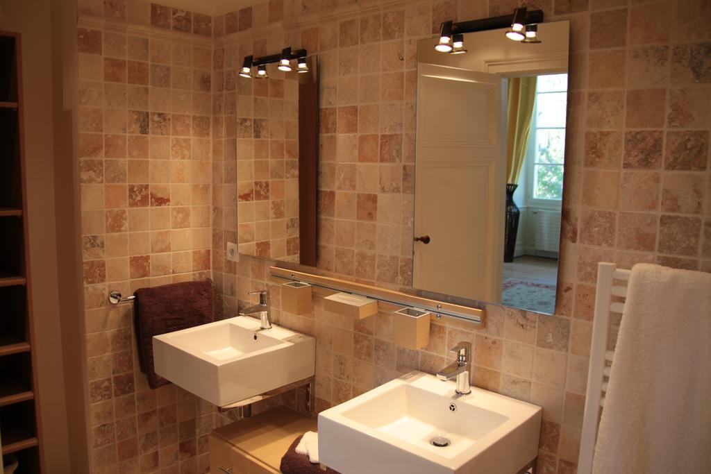 Domaine De Lamassas Bed and Breakfast Hautefage-la-Tour Δωμάτιο φωτογραφία