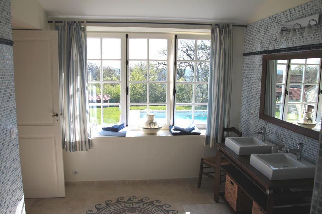 Domaine De Lamassas Bed and Breakfast Hautefage-la-Tour Δωμάτιο φωτογραφία