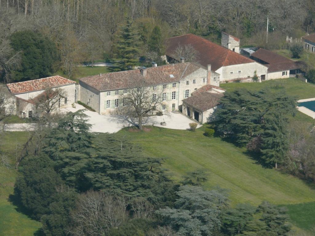 Domaine De Lamassas Bed and Breakfast Hautefage-la-Tour Εξωτερικό φωτογραφία
